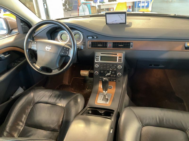 Volvo XC70 2.4 D5 Summum AWD — zdjęcie 12