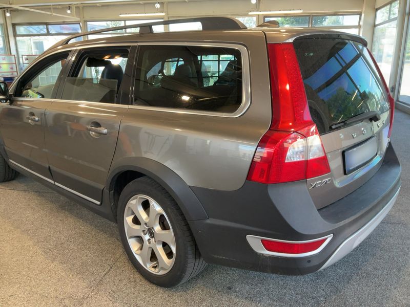Volvo XC70 2.4 D5 Summum AWD — zdjęcie 3