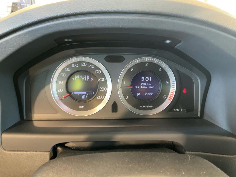 Volvo XC70 2.4 D5 Summum AWD — zdjęcie 13