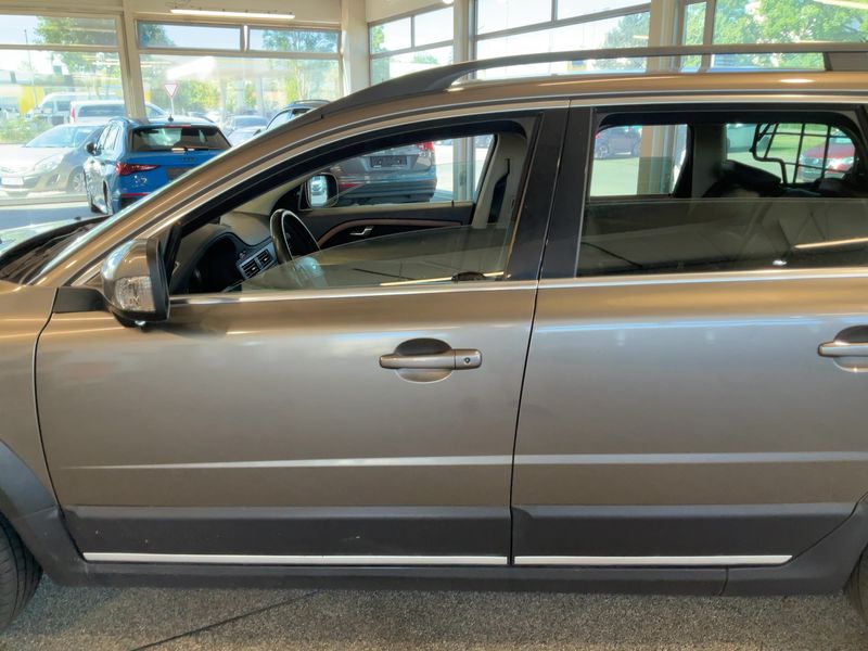 Volvo XC70 2.4 D5 Summum AWD — zdjęcie 4