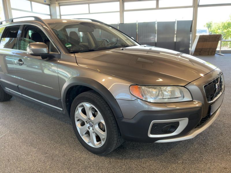 Volvo XC70 2.4 D5 Summum AWD — zdjęcie 8