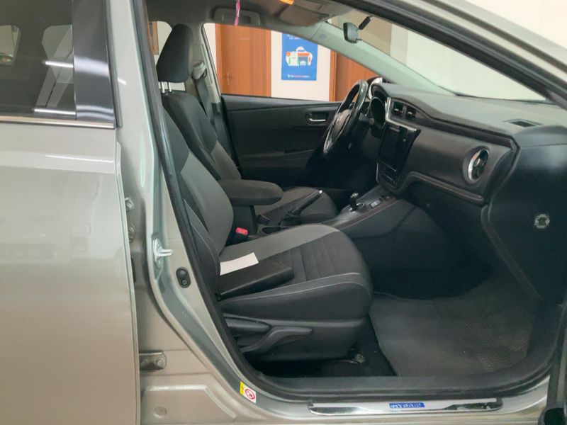 Toyota Auris 1.8 Hybrid Active 2016 – снимка 16