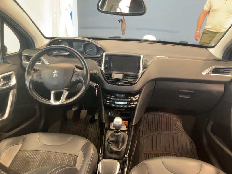 Peugeot 2008 1.2 PureTech Allure 2019 – снимка 17