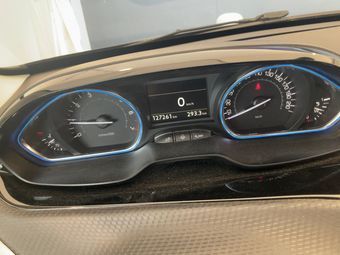 Peugeot 2008 1.2 PureTech Allure 2019 – снимка 18