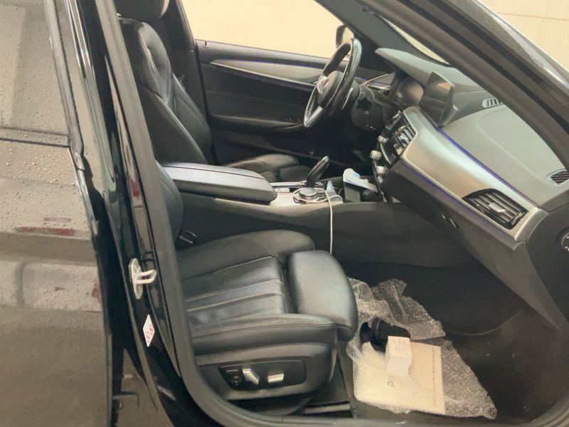 BMW 5er 520d Mild-Hybrid M Sport 2020 – снимка 16
