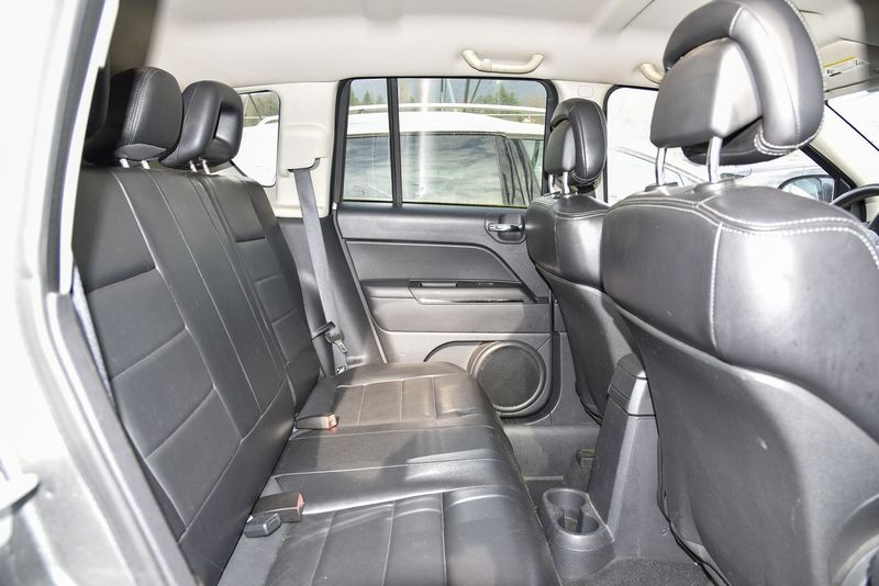 Jeep Compass 2.2 CRD Limited 4x4 — zdjęcie 13