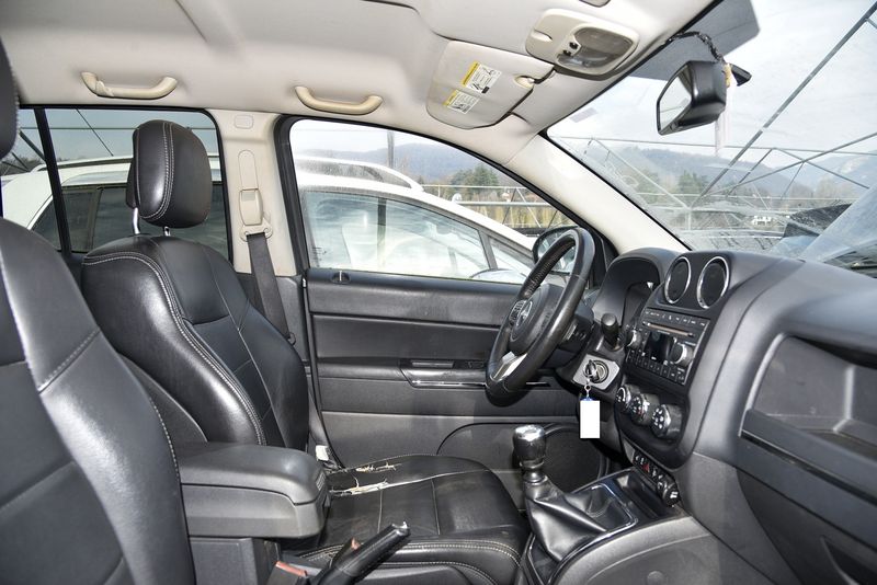Jeep Compass 2.2 CRD Limited 4x4 — zdjęcie 10