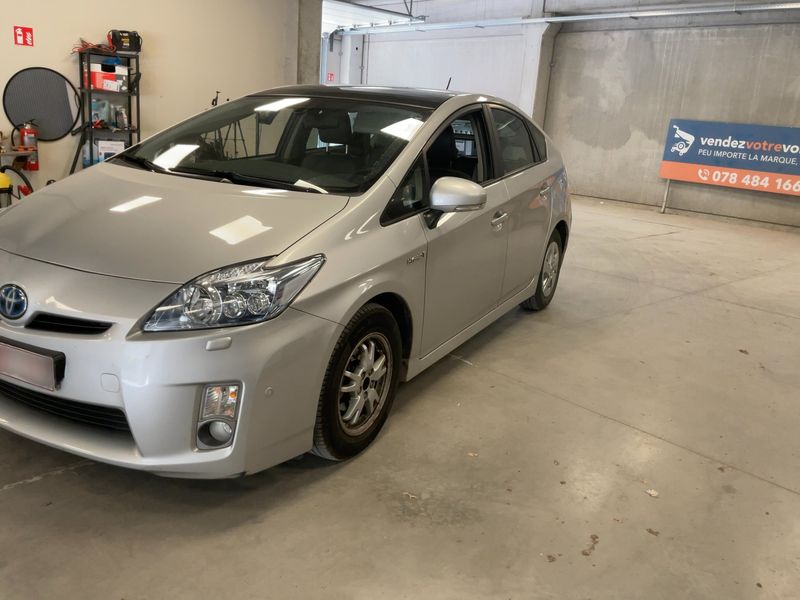 Toyota Prius 1.8 Executive — zdjęcie 2