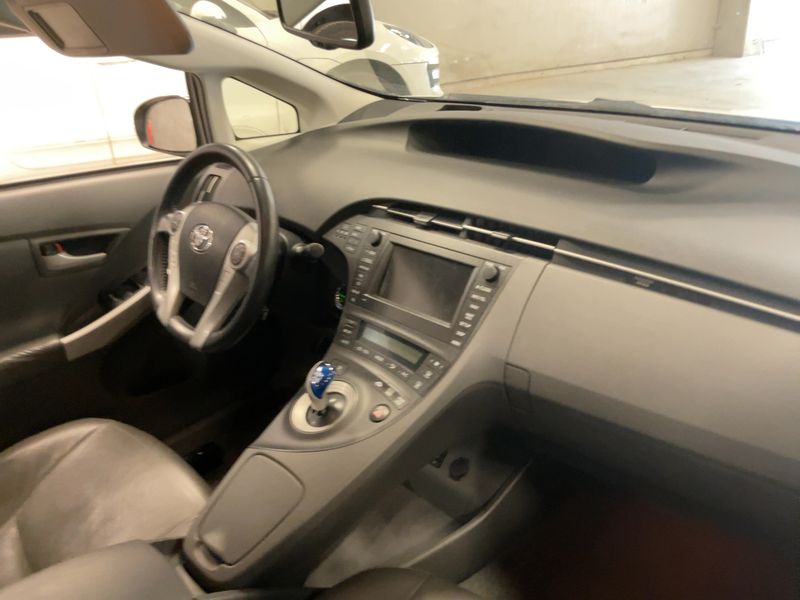 Toyota Prius 1.8 Executive — zdjęcie 12