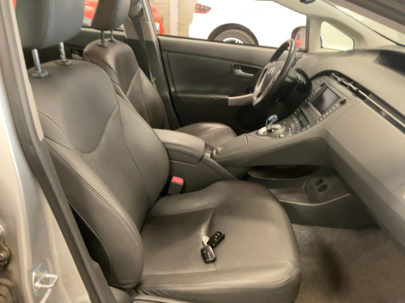 Toyota Prius 1.8 Executive — zdjęcie 11