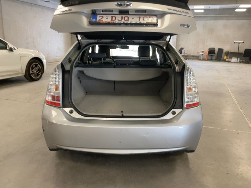 Toyota Prius 1.8 Executive — zdjęcie 10