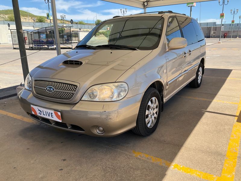 2004 Kia Carnival