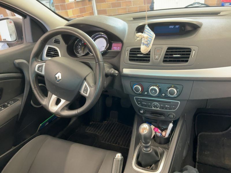 Renault Megane 1.6 Dynamique — zdjęcie 12