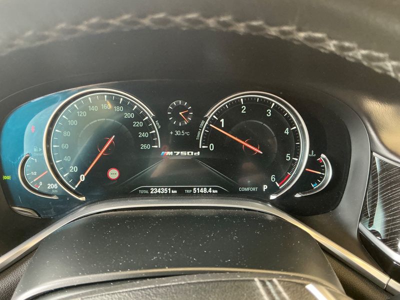 BMW 7er 750d xDrive — zdjęcie 13