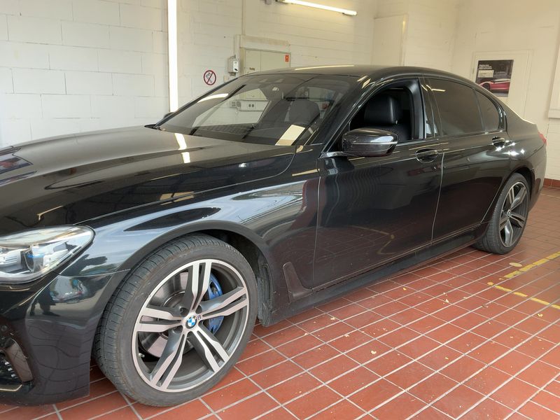 BMW 7er 750d xDrive — zdjęcie 2