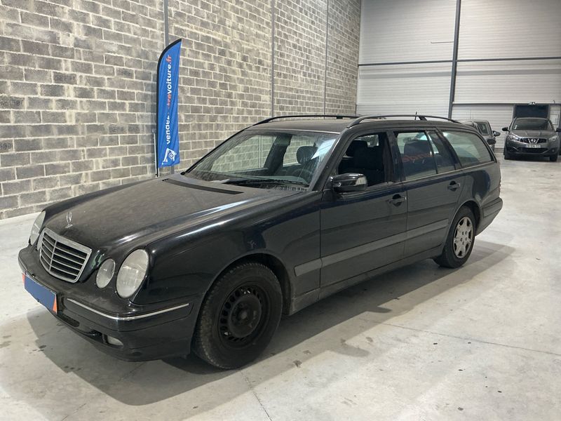 Mercedes-Benz E-Klasse E 220 CDI T Classic 2001 – снимка 1