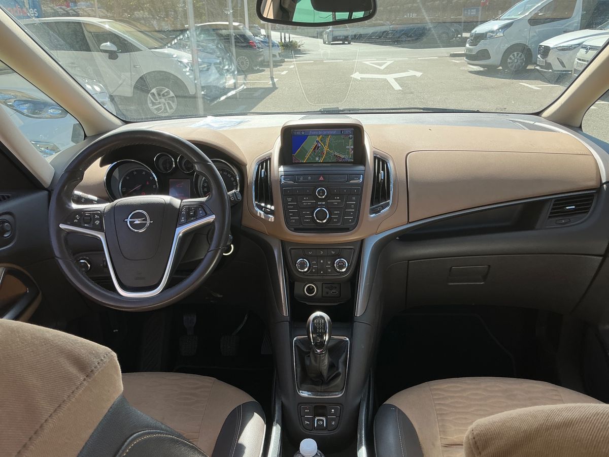 Opel Zafira 2013 — photo 18