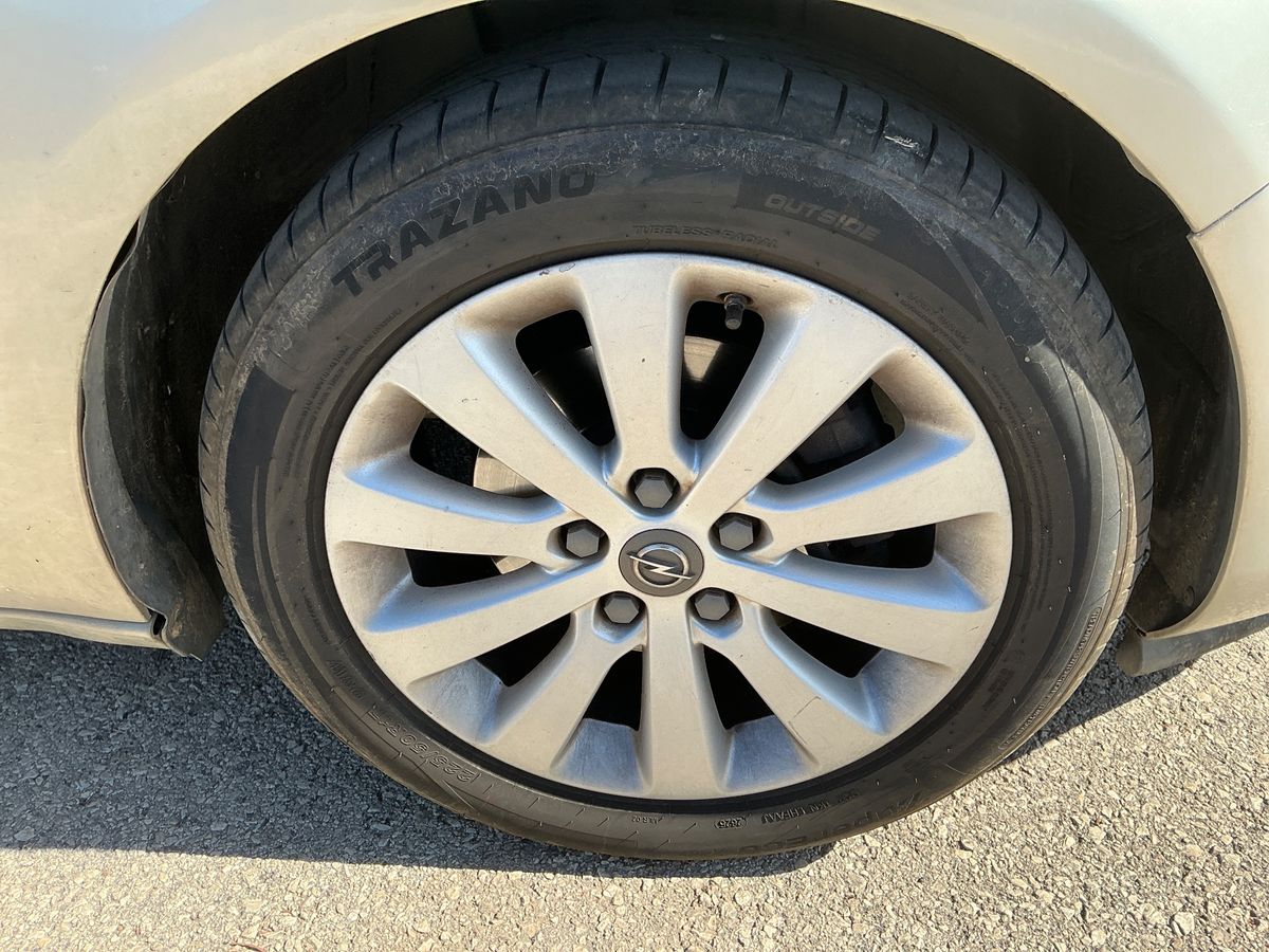 Opel Zafira 2013 — photo 12