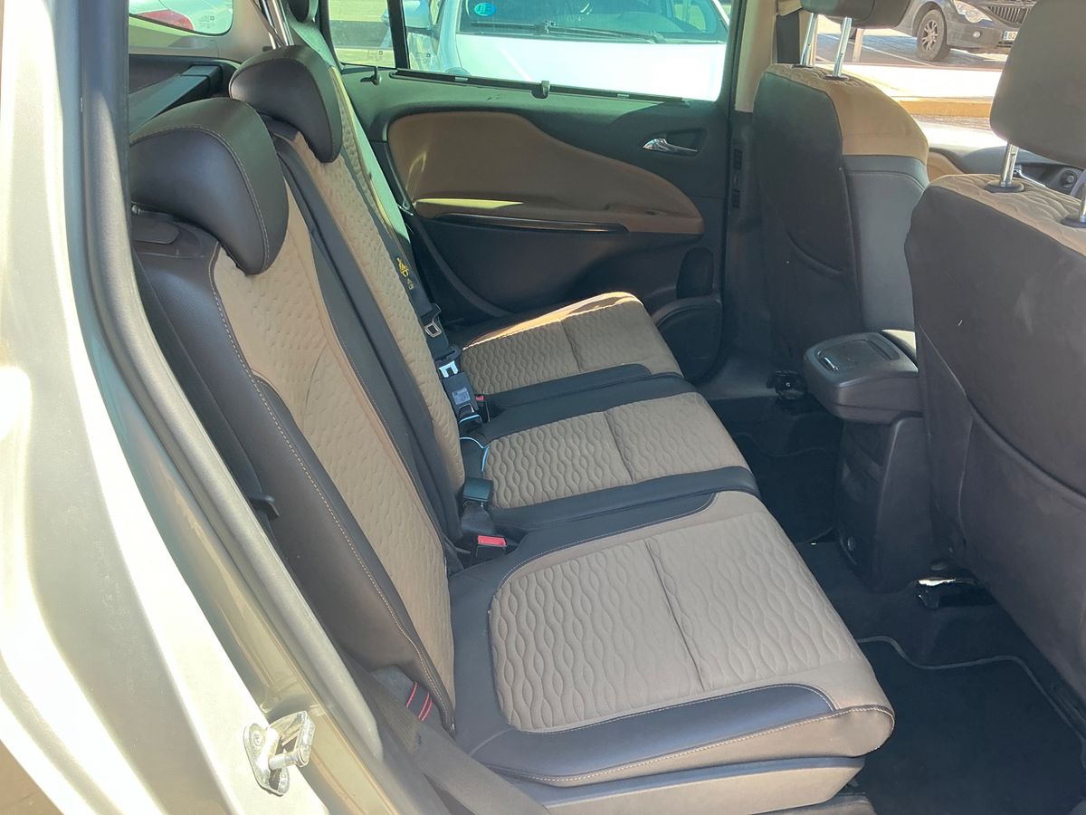 Opel Zafira 2013 — photo 20