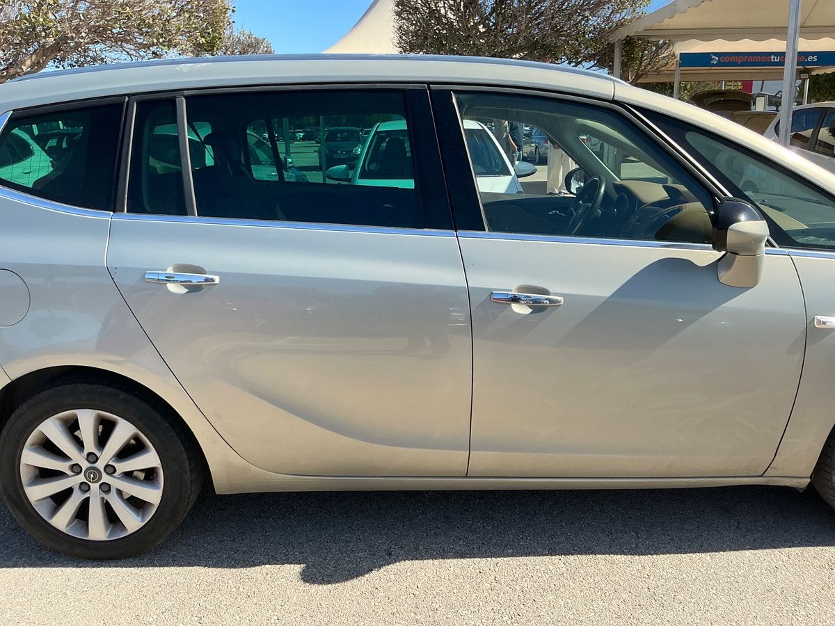Opel Zafira 2013 — photo 11