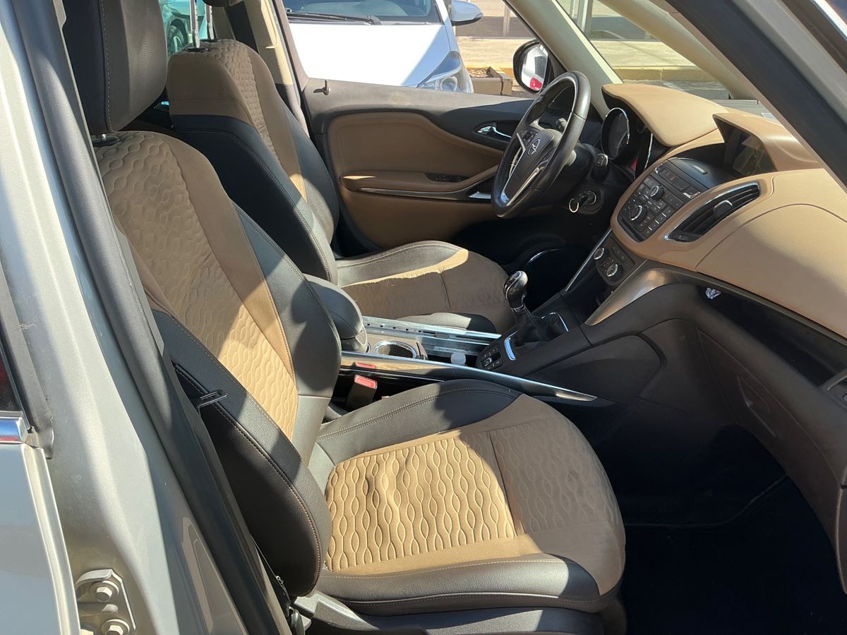 Opel Zafira 2013 — photo 17