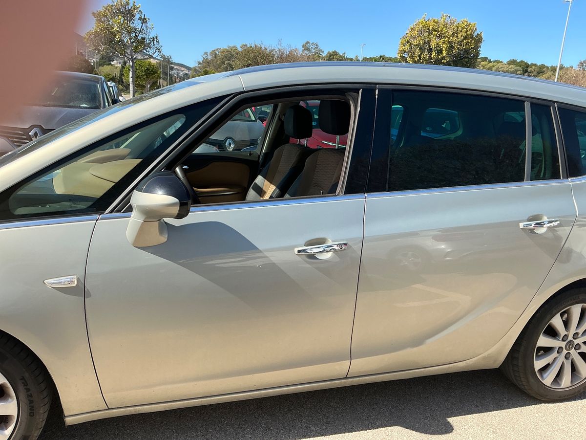 Opel Zafira 2013 — photo 5
