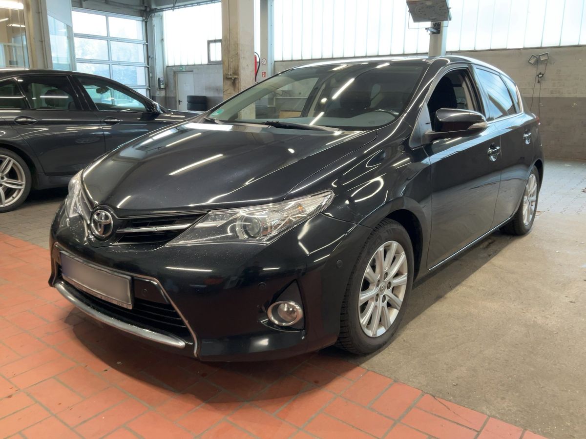 Toyota Auris 2015