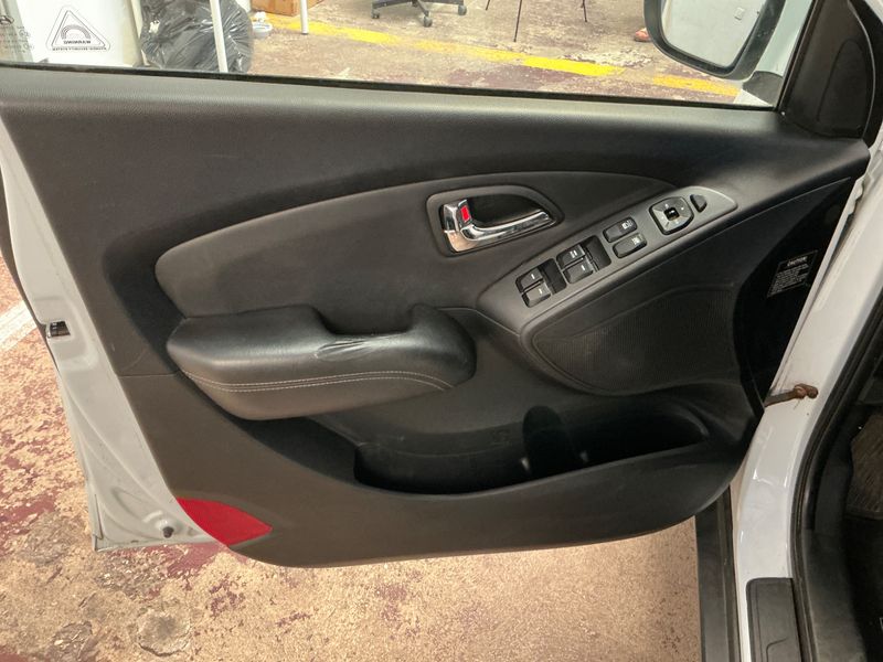 Hyundai ix35 1.7 CRDi Comfort 2WD 2010 – снимка 24