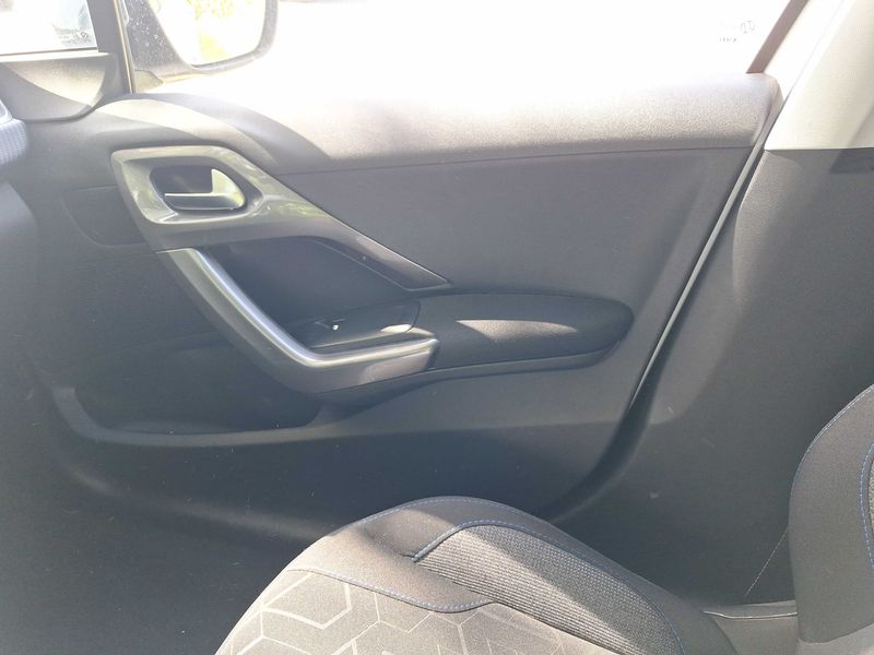 Peugeot 2008 1.2 VTi Style 2018 – снимка 46