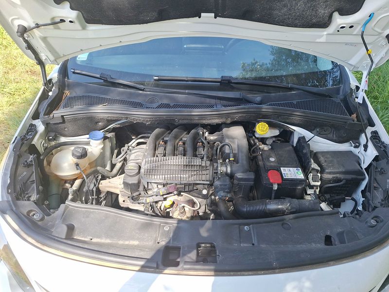 Peugeot 2008 1.2 VTi Style 2018 – снимка 8