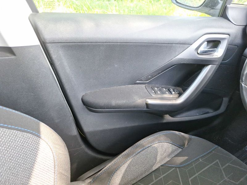 Peugeot 2008 1.2 VTi Style 2018 – снимка 45