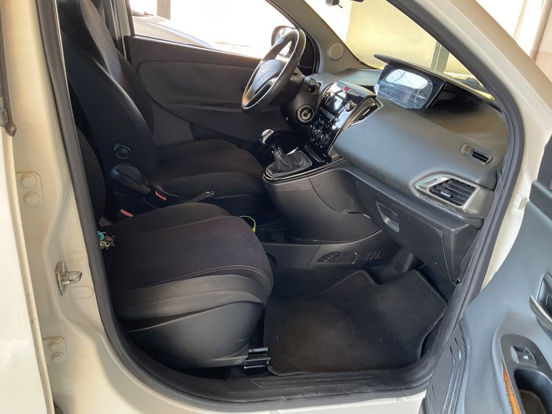 Lancia Ypsilon 1.3 JTD Gold 2014 – снимка 16