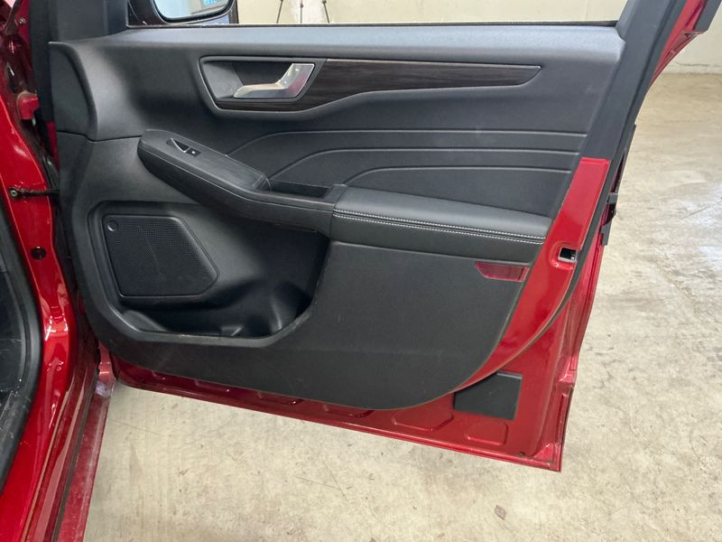 Ford Kuga 2.5 Plug-in Hybrid Vignale 2022 – снимка 22