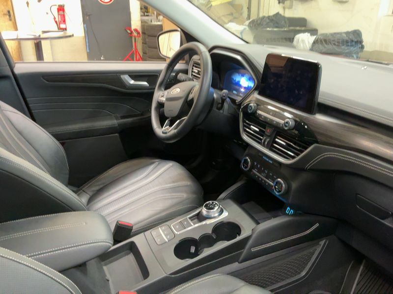 Ford Kuga 2.5 Plug-in Hybrid Vignale 2022 – снимка 17