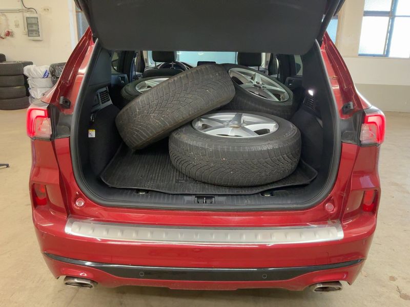 Ford Kuga 2.5 Plug-in Hybrid Vignale 2022 – снимка 16