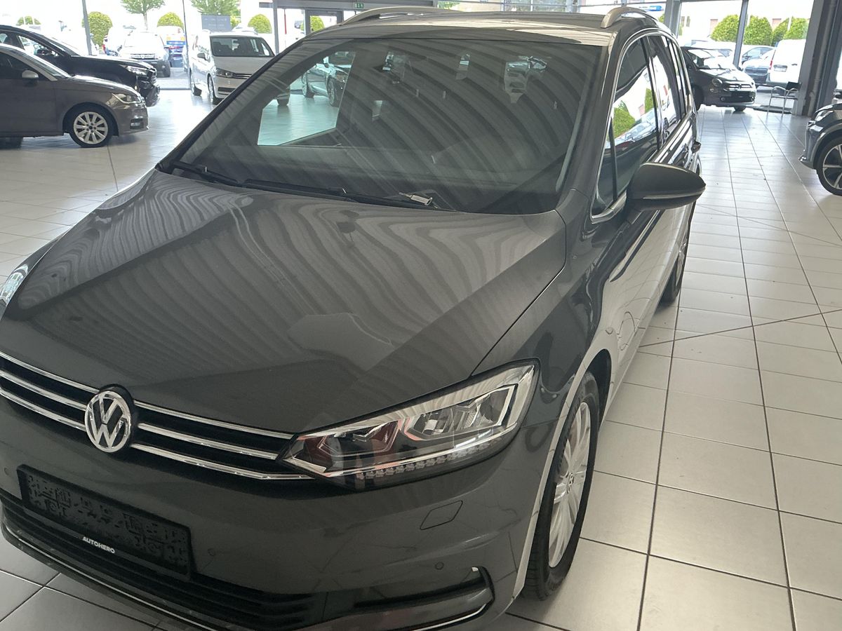 Volkswagen Touran 2019 — photo 1