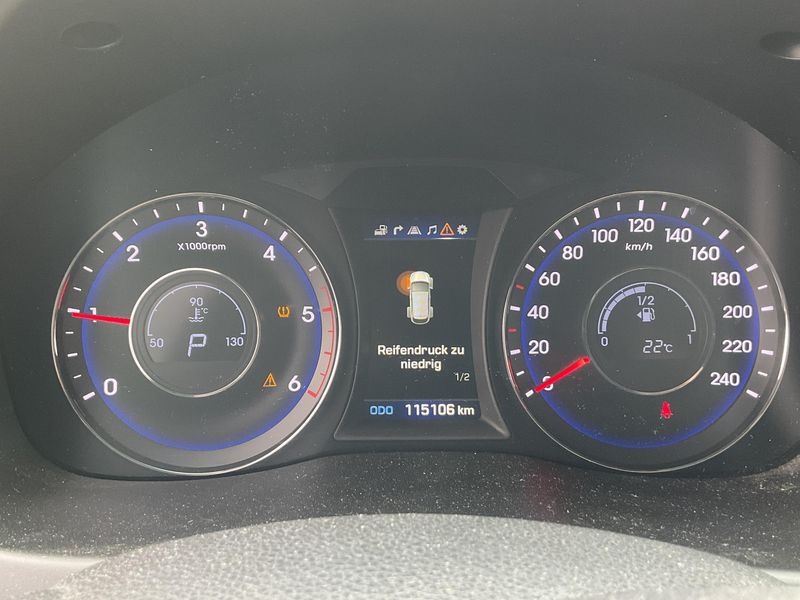 Hyundai i40 1.7 CRDi Style Blue — zdjęcie 13