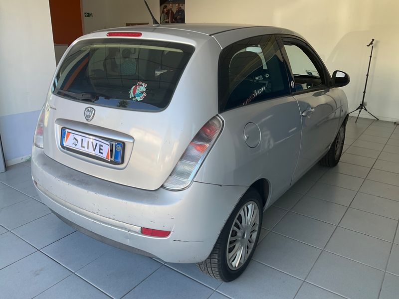 Lancia Ypsilon 1.4 LPG Oro Ecochic 2010 – снимка 2