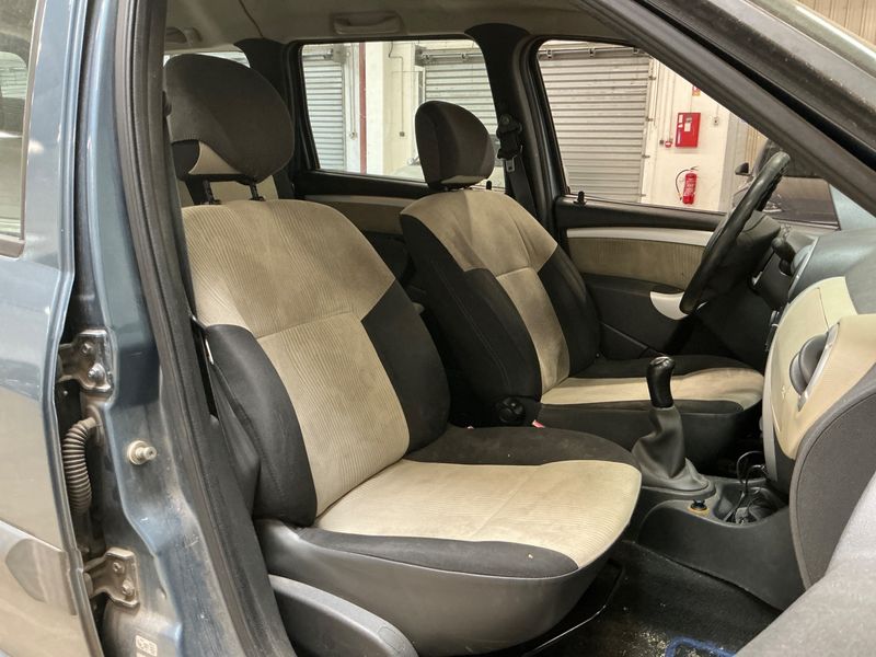 Dacia Logan MCV 1.6 E85 Prestige — zdjęcie 3