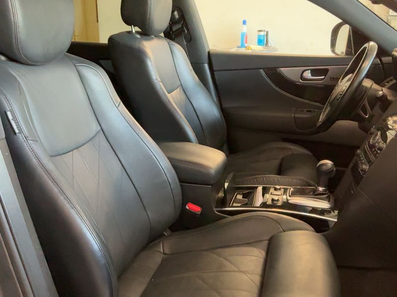 Infiniti QX70 3.0 V6 Diesel S Premium — zdjęcie 11