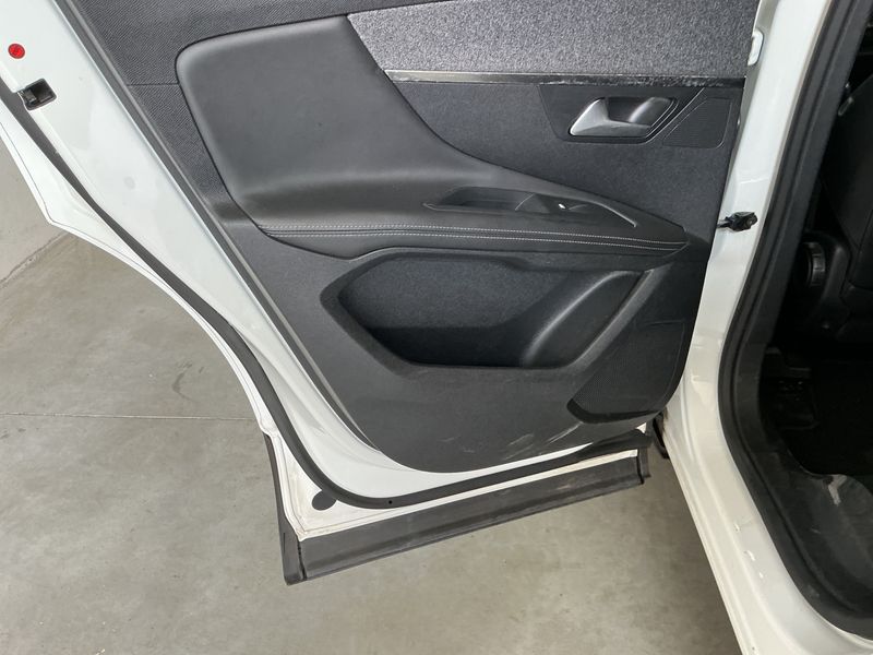 Peugeot 3008 1.2 PureTech Allure 2018 – снимка 30
