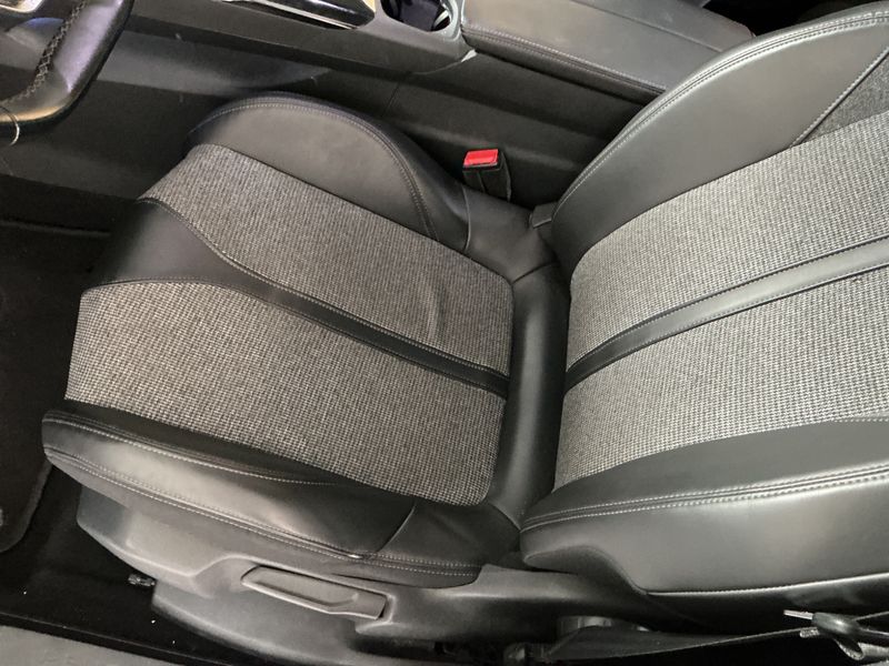 Peugeot 3008 1.2 PureTech Allure 2018 – снимка 32