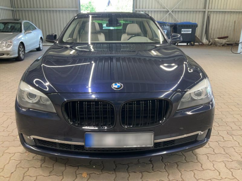 BMW 7er 750i — zdjęcie 9