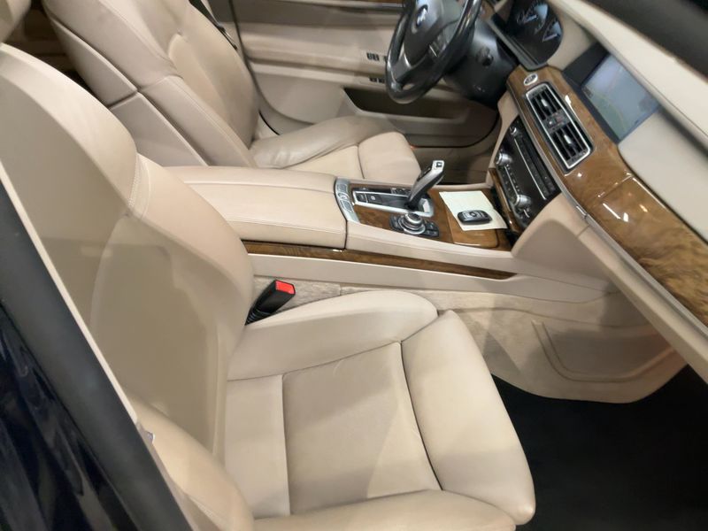 BMW 7er 750i — zdjęcie 11