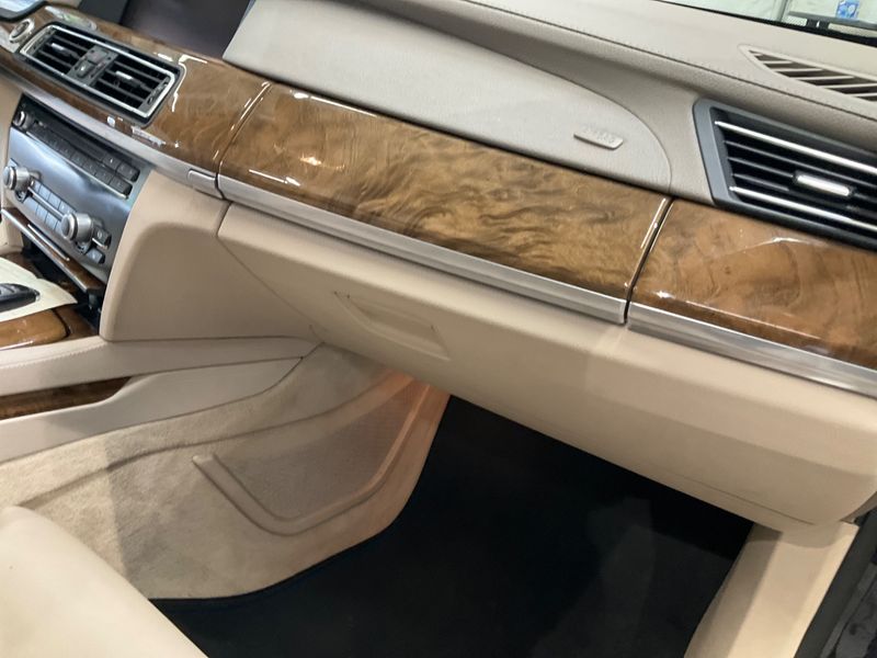BMW 7er 750i 2010 – снимка 27
