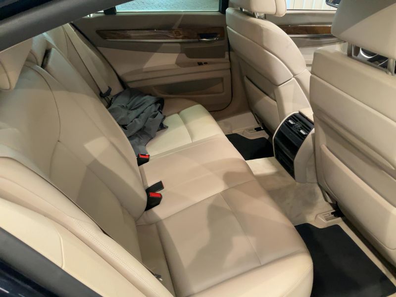 BMW 7er 750i — zdjęcie 14