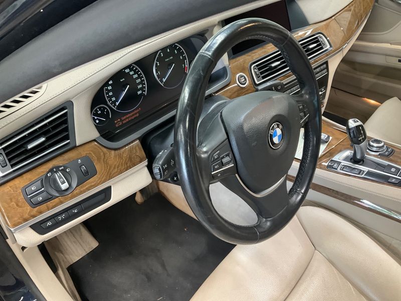 BMW 7er 750i 2010 – снимка 22