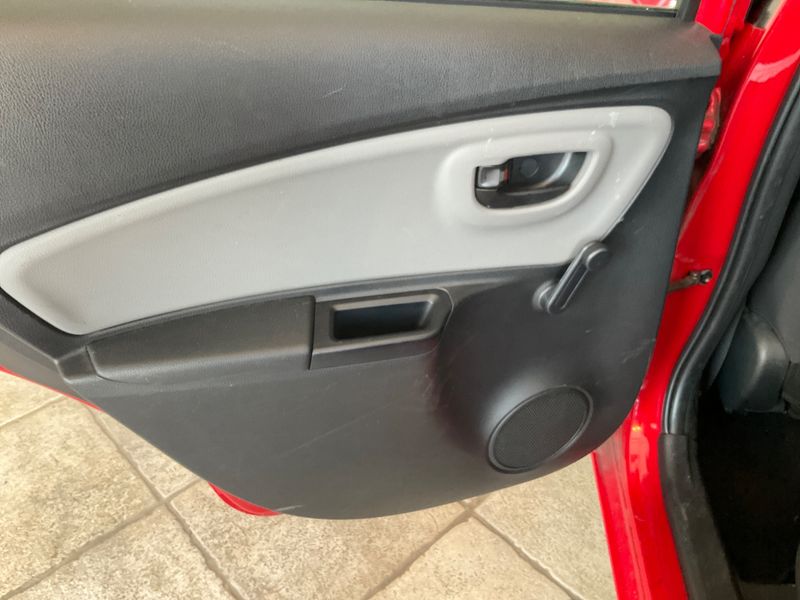 Toyota Yaris 1.5 Hybrid Cool 2017 – снимка 23