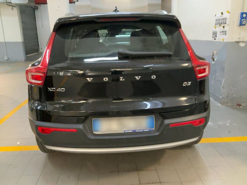 Volvo XC40 2.0 D3 Momentum 2WD — zdjęcie 5
