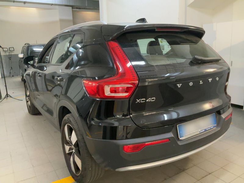 Volvo XC40 2.0 D3 Momentum 2WD — zdjęcie 3